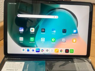 Xiaomi Redmi Pad 2 con funda, lápiz y teclado