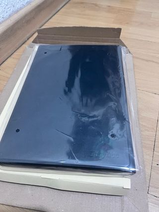 Xiaomi Redmi Pad 2 con funda, lápiz y teclado