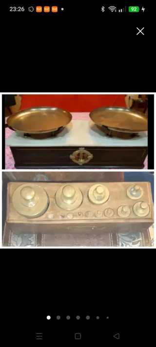 Báscula antigua de farmacia con pesas