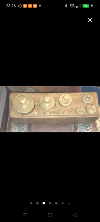 Báscula antigua de farmacia con pesas