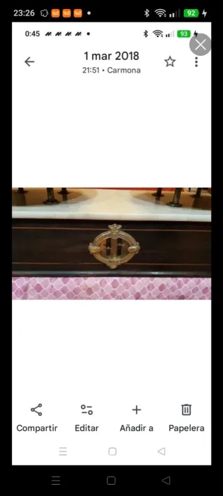 Báscula antigua de farmacia con pesas