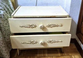 Muebles de dormitorio . Mesita de noche madera col