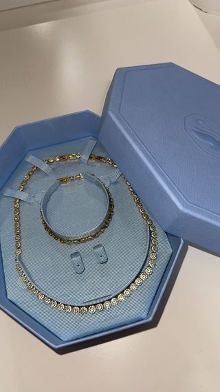 Collar y pulsera Swarovski dorados