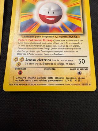 Carte Pokémon Electrode 80 PV + Voltorb (4 pezzi)