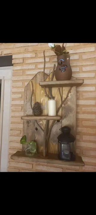 Estantería rústica de madera