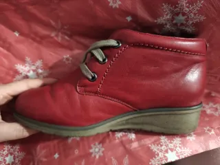 Zapatos rojos de piel con cordones