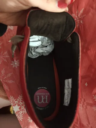 Zapatos rojos de piel con cordones