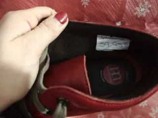 Zapatos rojos de piel con cordones