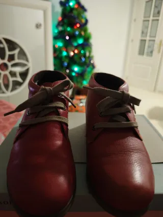 Zapatos rojos de piel con cordones