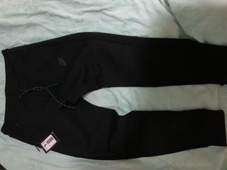 Pantalón Nike Tech Negro