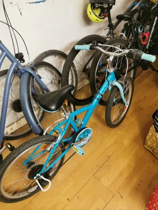 Bicicleta azul infantil
