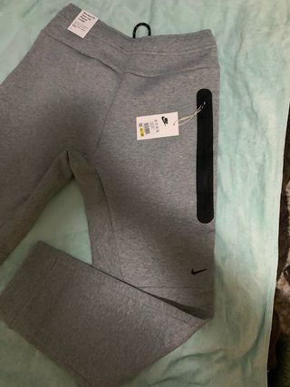 Pantalón Nike Tech Gris