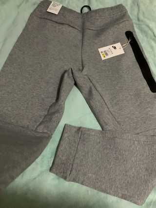 Pantalón Nike Tech Gris