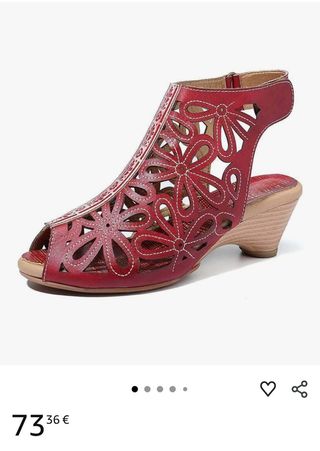 Sandalias Rojas con Flores Cortadas