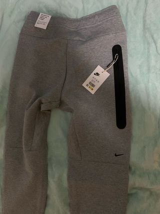 Pantalón Nike Tech Gris