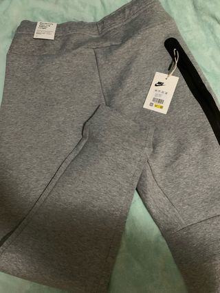 Pantalón Nike Tech Gris