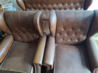 Sofá cama y 2 butacas marrones