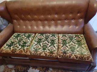 Sofá cama y 2 butacas marrones