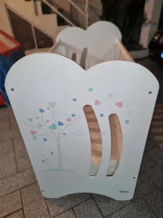 Berço Micuna branco com corações
