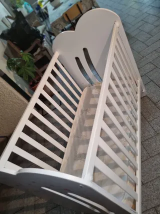 Berço Micuna branco com corações