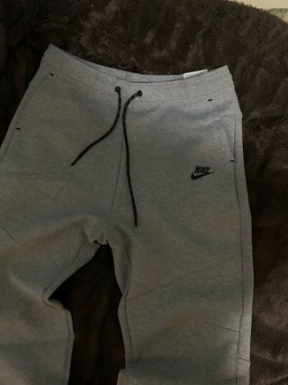Pantalón Nike Tech