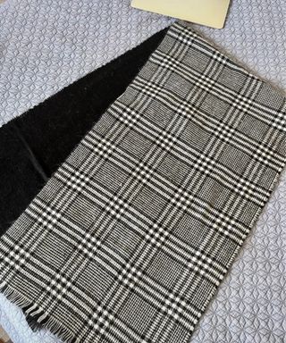 Sciarpa a quadri donna nera e bianca check tartan