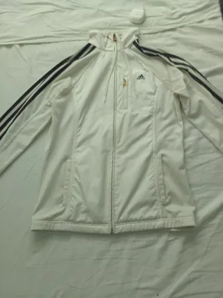 Chaqueta Adidas climatica blanca calentita