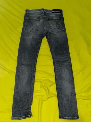 Pantalón vaquero gris