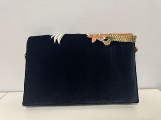 Bolso de terciopelo bordado oriental