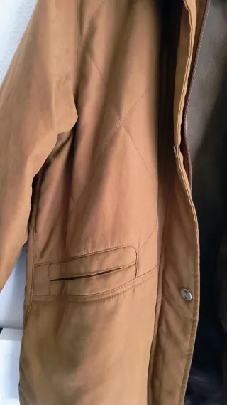 Chaqueta marrón con cuello de pelo