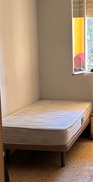 Cama 90 con base tapizada y colchón