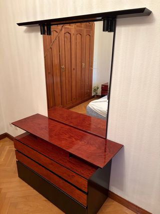 Cómoda con espejo de madera y cristal