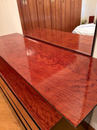 Cómoda con espejo de madera y cristal