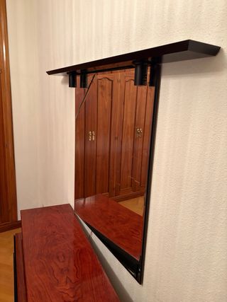 Cómoda con espejo de madera y cristal