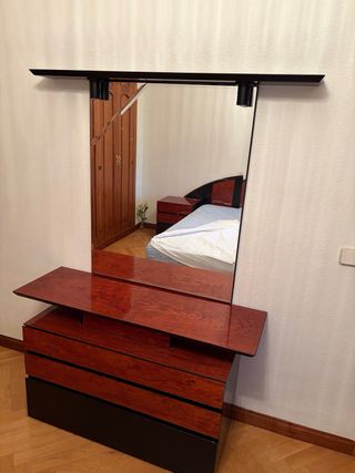 Cómoda con espejo de madera y cristal