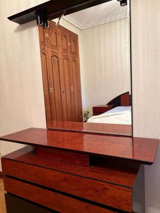 Cómoda con espejo de madera y cristal