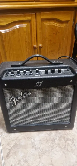 Pack Guitarra Eléctrica y Amplificador Fender