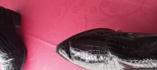 Botines negros efecto piel de cocodrilo