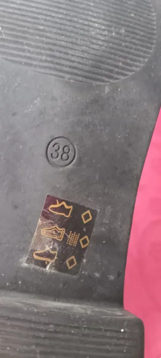 Botines negros efecto piel de cocodrilo