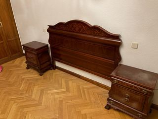 Mesitas de noche y cabecero de madera