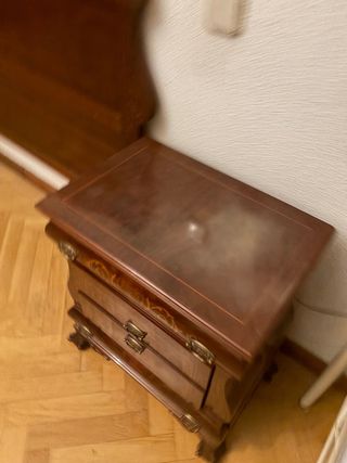 Mesitas de noche y cabecero de madera