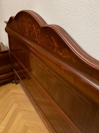 Mesitas de noche y cabecero de madera