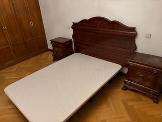 Mesitas de noche y cabecero de madera