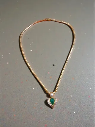 Collar vintage lágrima esmeralda y perla