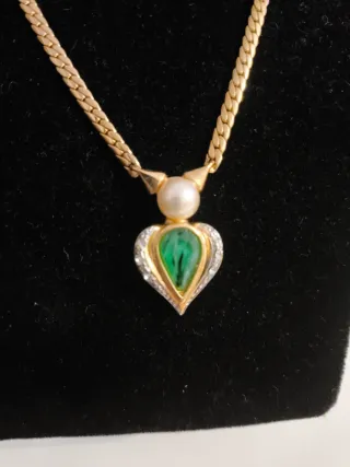 Collar vintage lágrima esmeralda y perla