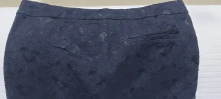 Pantalón negro adamascado