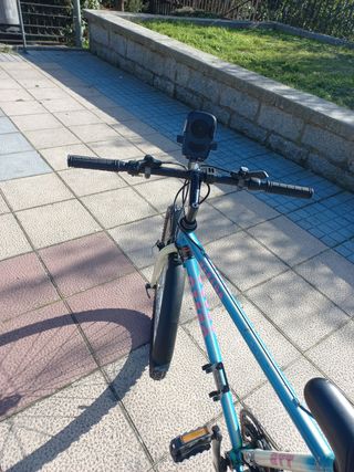 Bicicleta de montaña azul