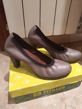 Zapatos Pitillos grises y plateados