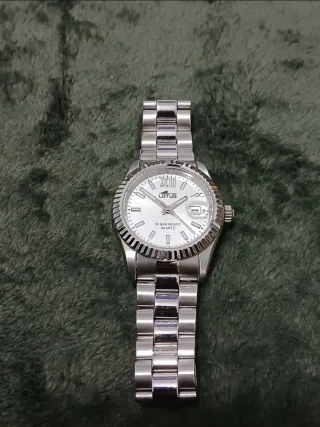 Reloj Lotus Plata y Blanco unisex.
