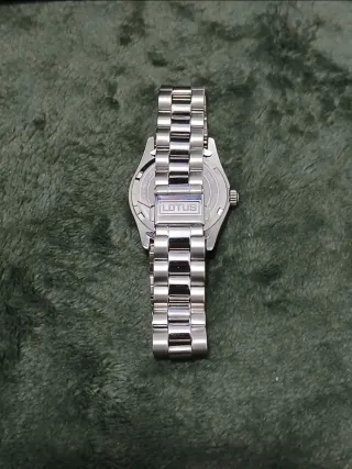 Reloj Lotus Plata y Blanco unisex.
